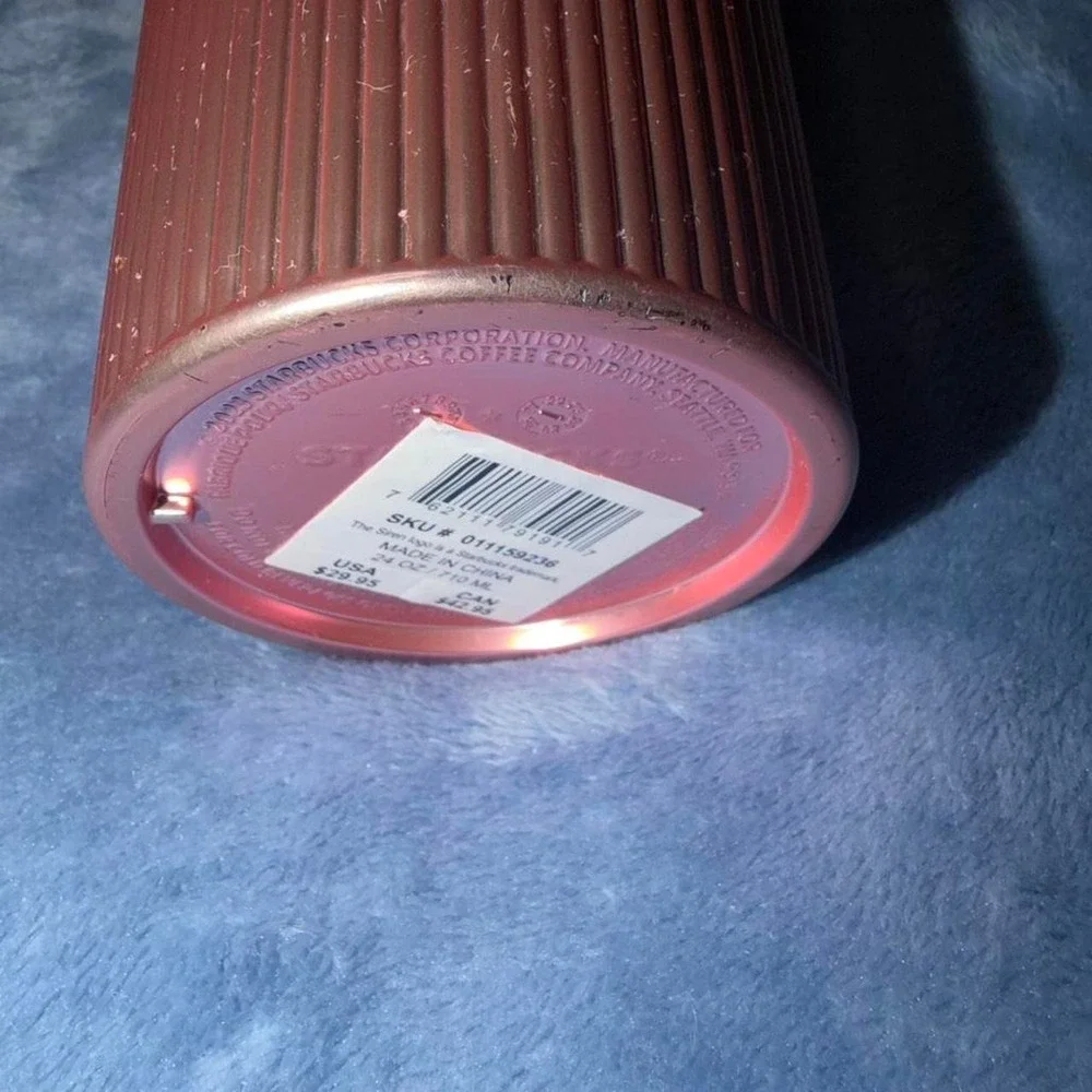 Starbucks Ombré Red Christmas Pleated Ribbed Cold Cup 24oz new